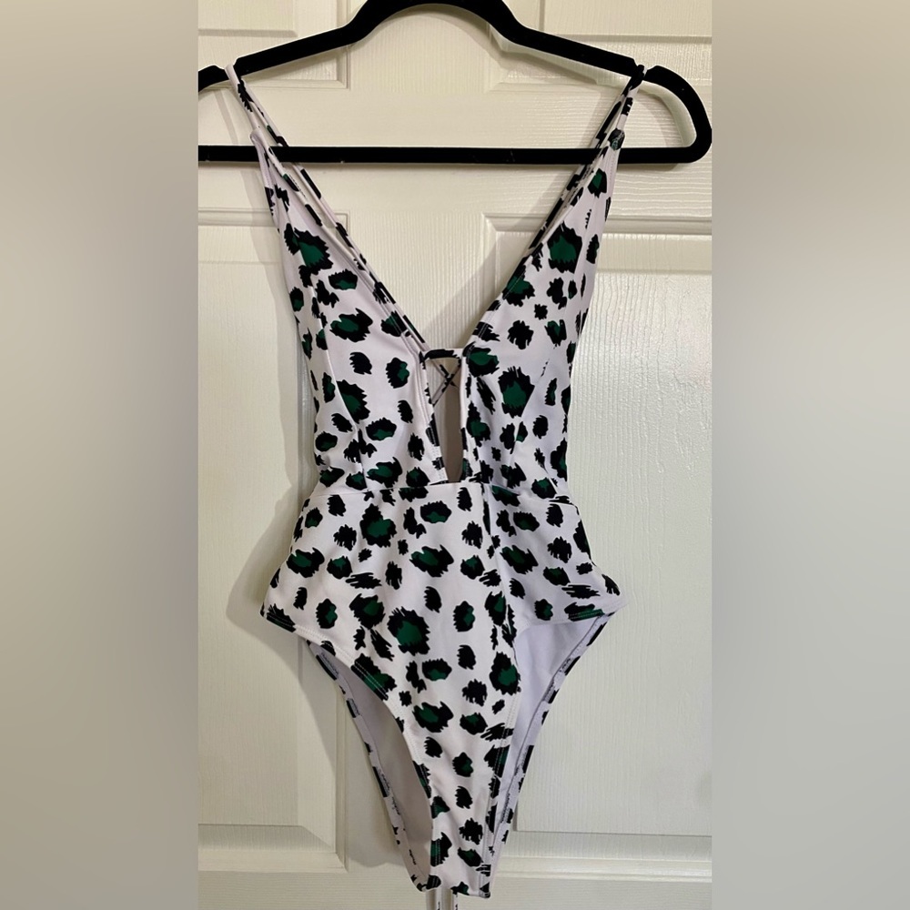 Zaful Plunge Criss Cross Tie Back Leopard Cheeky One Piece Swimsuit